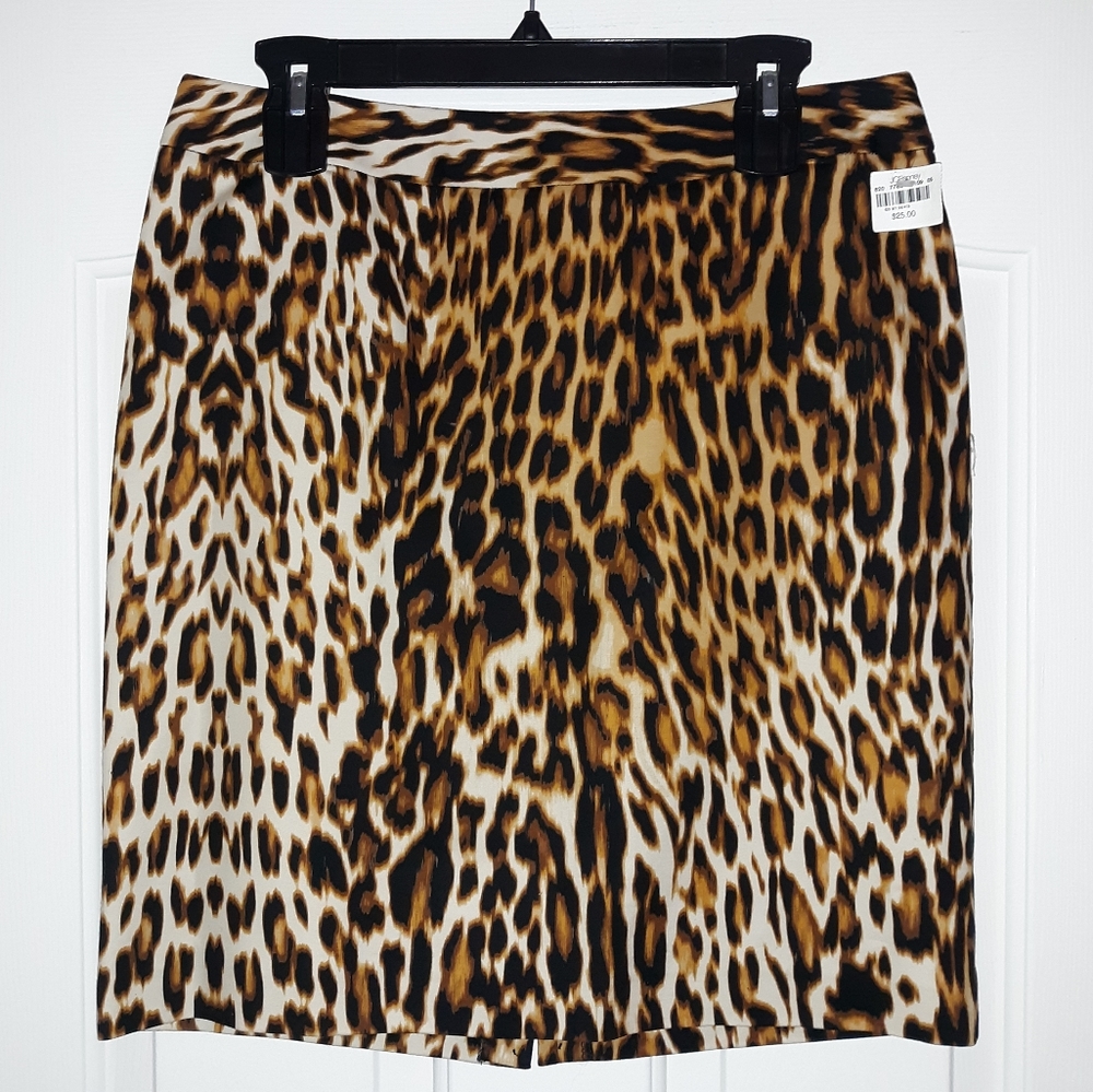 😻 SALE!! Lovely Leopard Skirt!